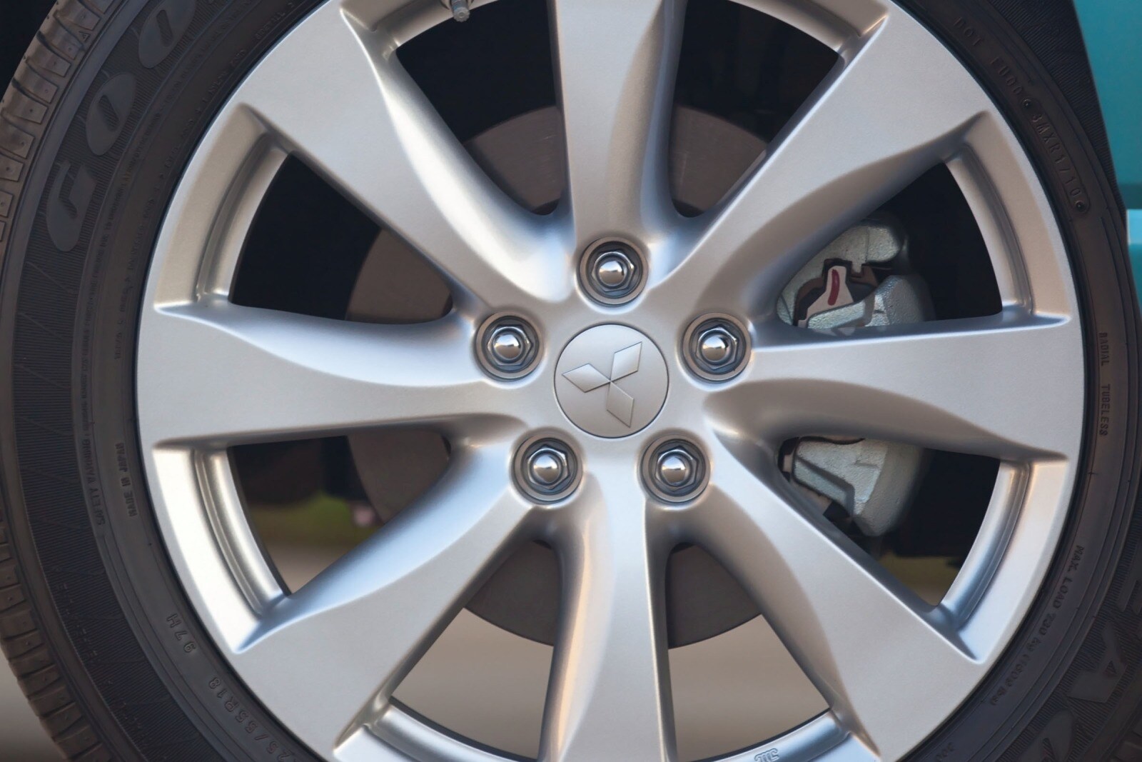 2013 Mitsubishi Outlander exterior W