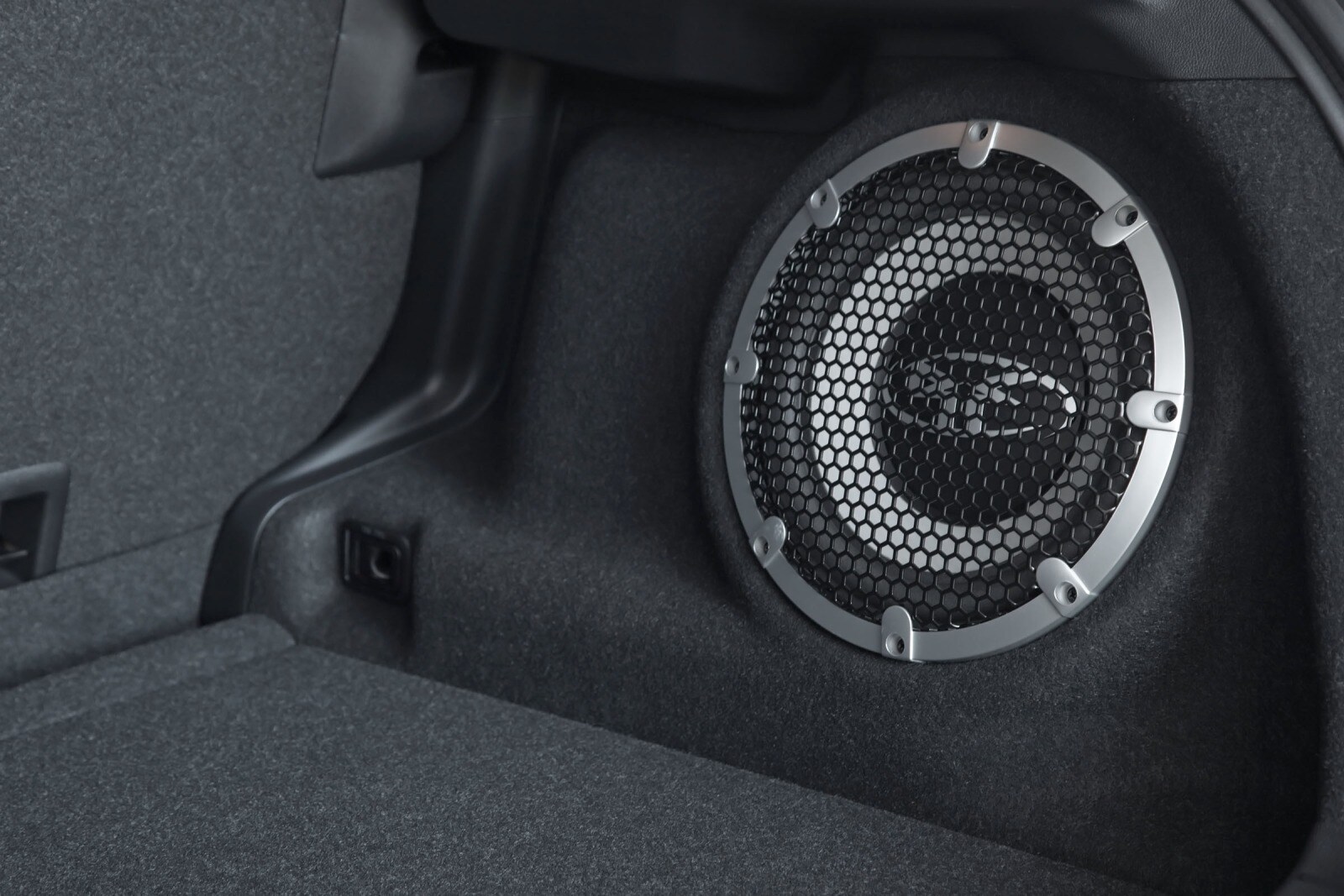 2013 Mitsubishi Outlander front safety DETAIL