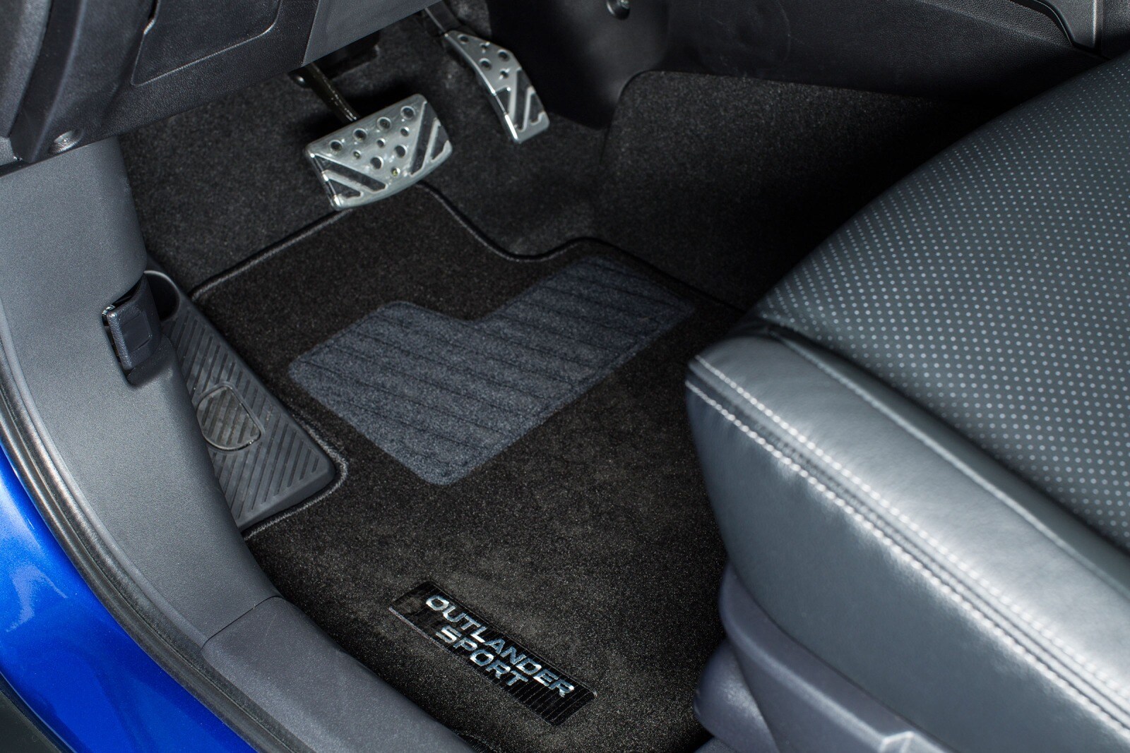 2016 Mitsubishi Outlander front safety DETAIL