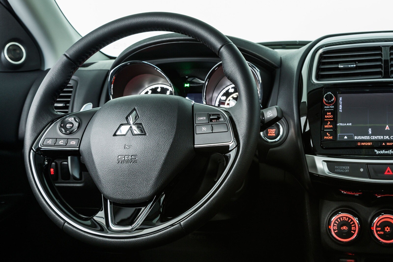 2016 Mitsubishi Outlander interior SWD