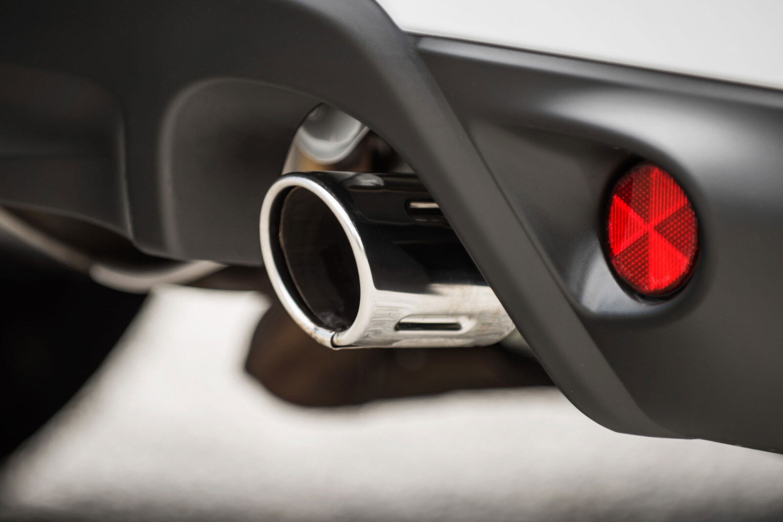 2016 Mitsubishi Outlander exterior EDETAIL