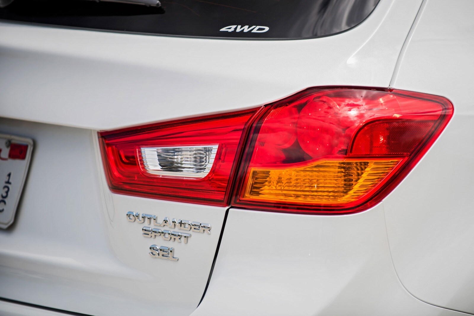 2016 Mitsubishi Outlander exterior RBDG