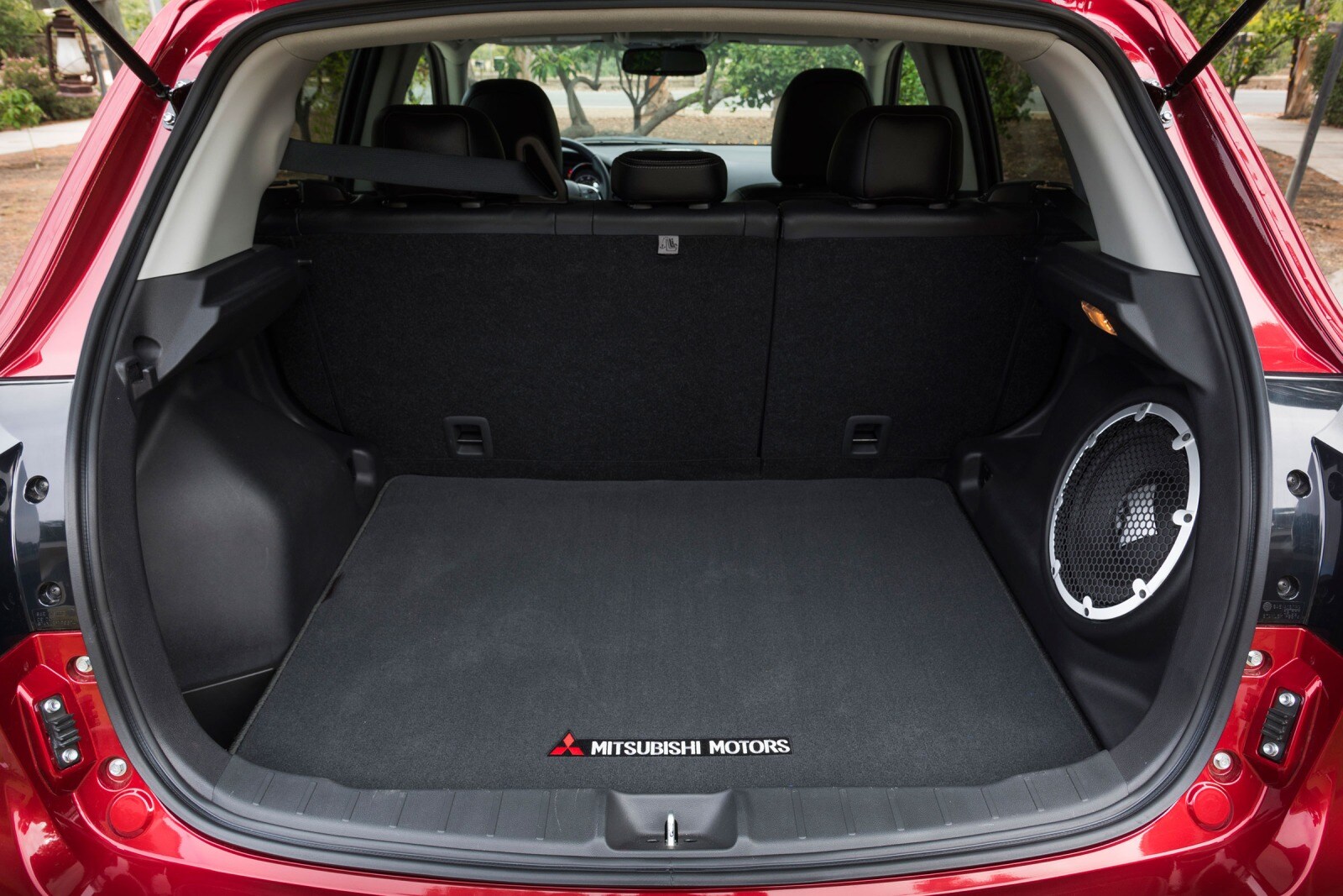 2017 Mitsubishi Outlander front safety CARGO