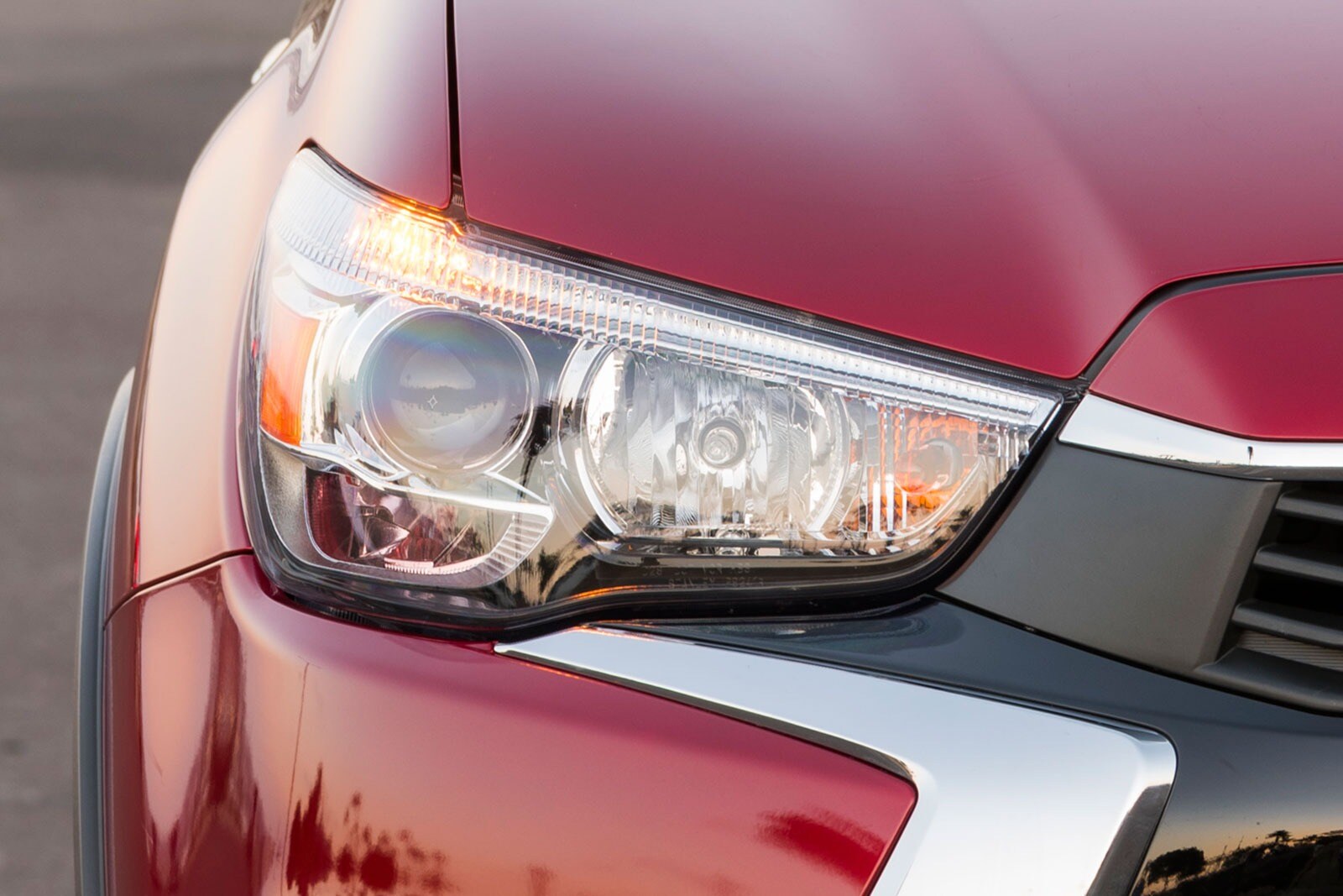 2017 Mitsubishi Outlander exterior EDETAIL