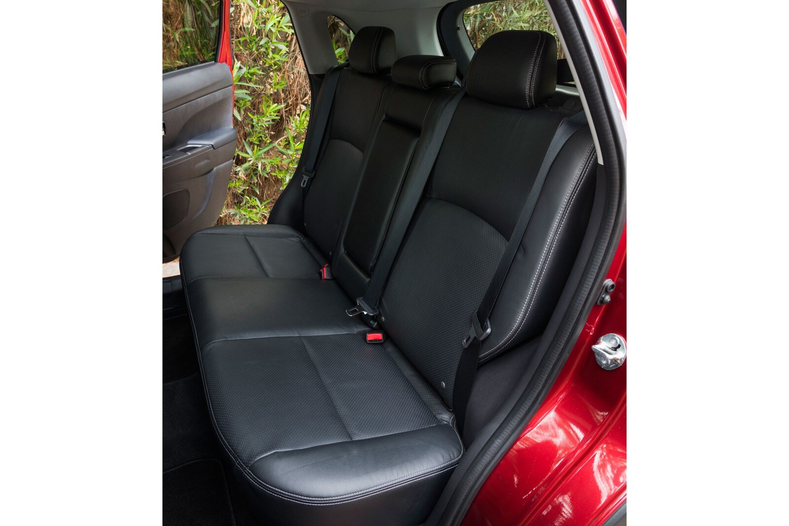 2017 Mitsubishi Outlander interior RI