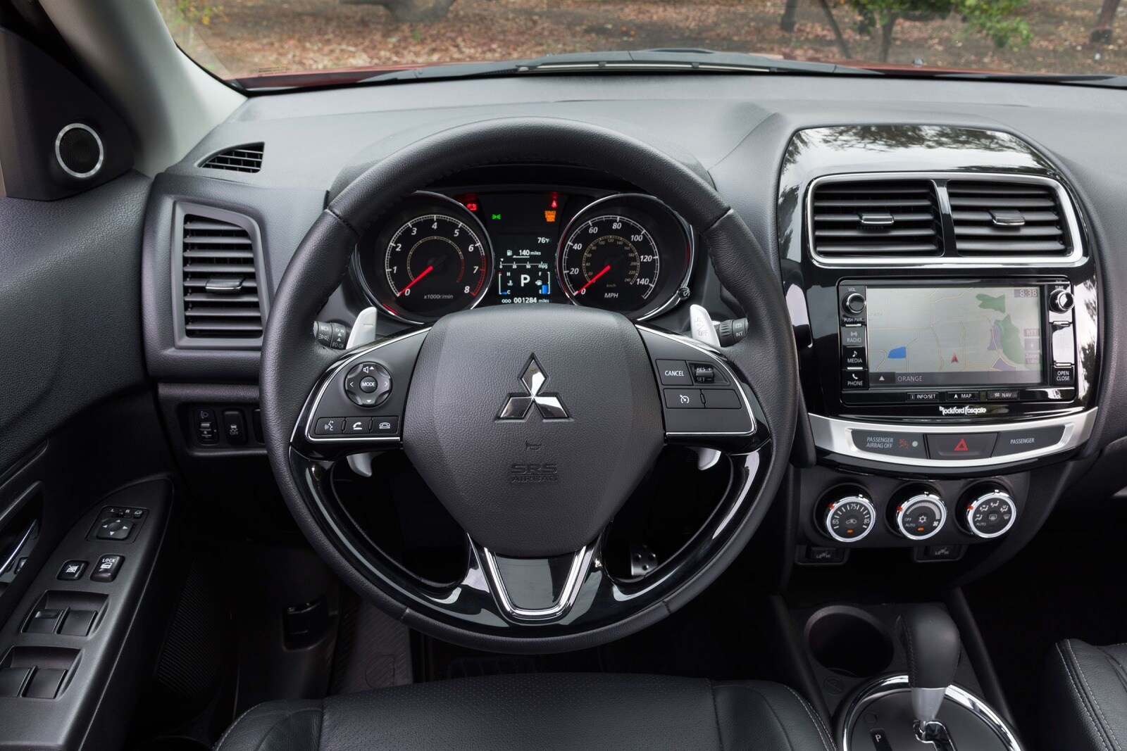 2017 Mitsubishi Outlander interior SWD