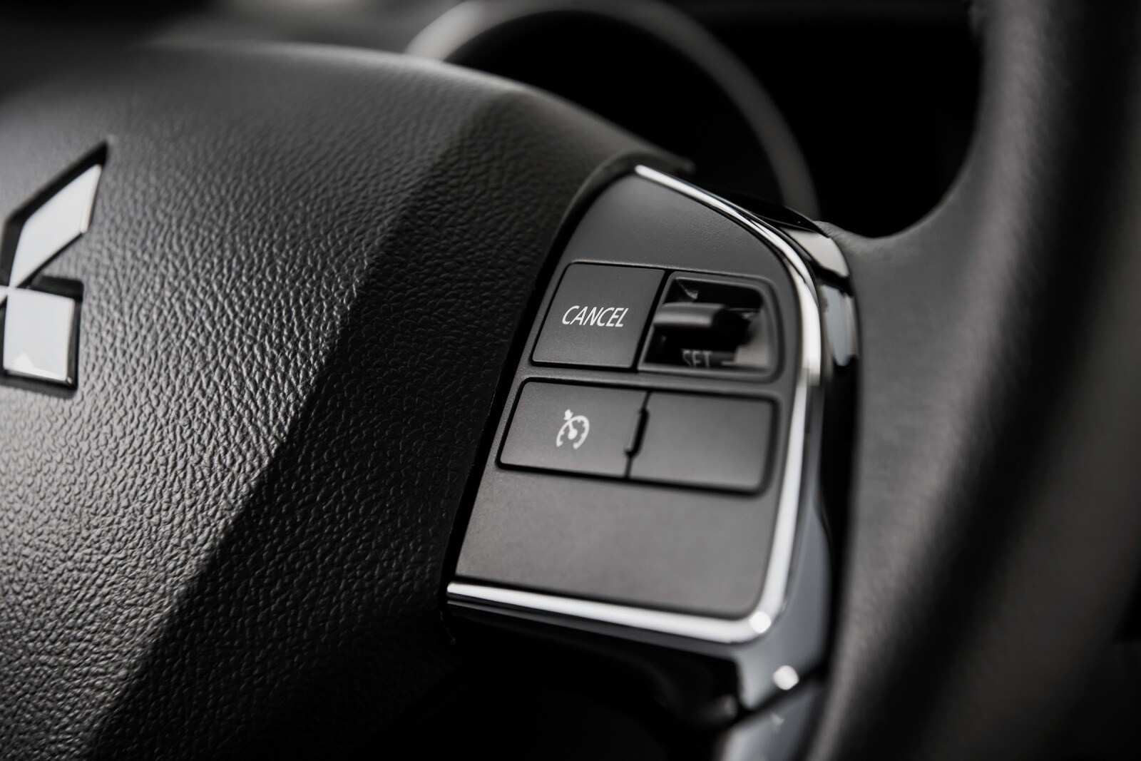 2017 Mitsubishi Outlander interior DETAIL