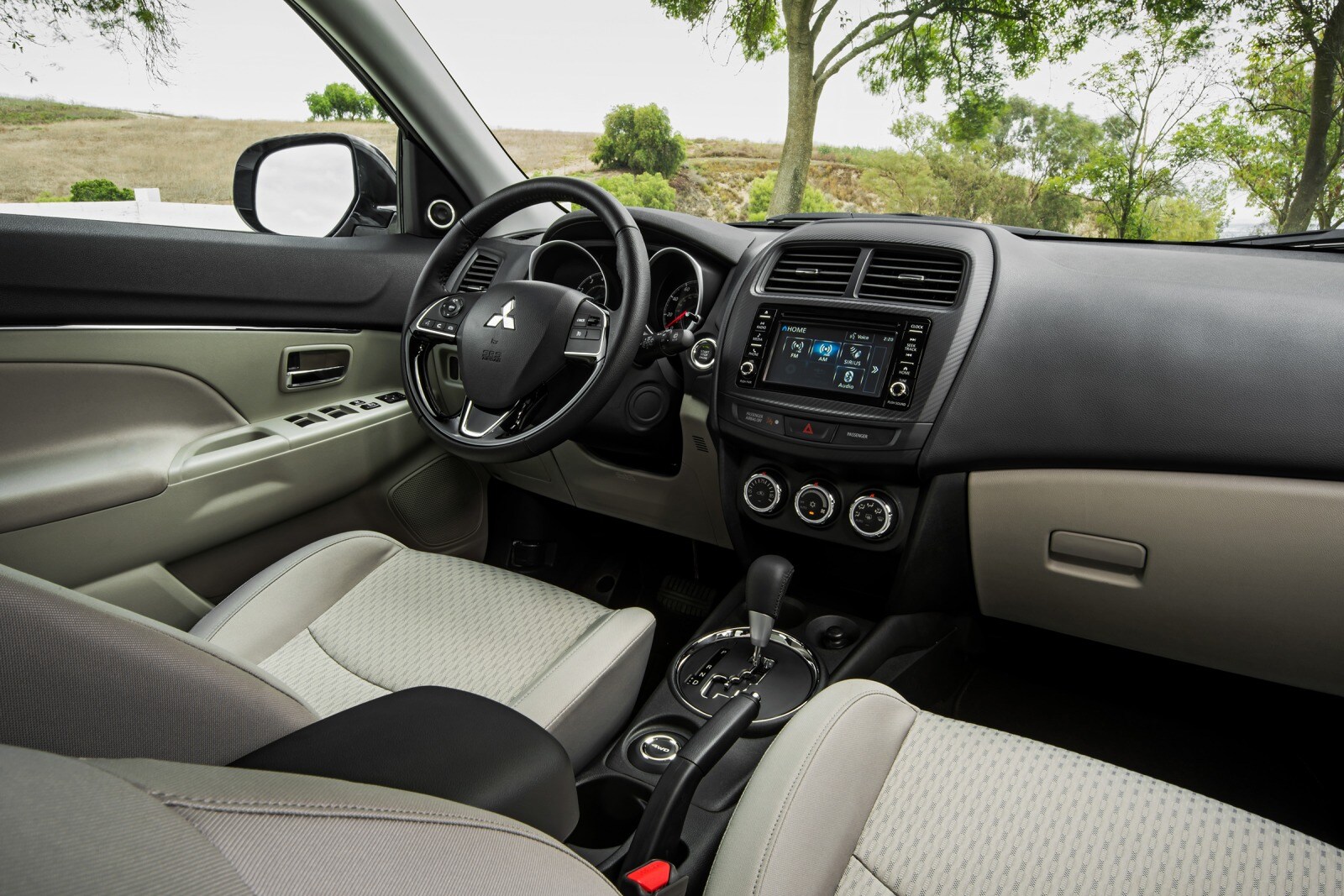 2017 Mitsubishi Outlander interior D