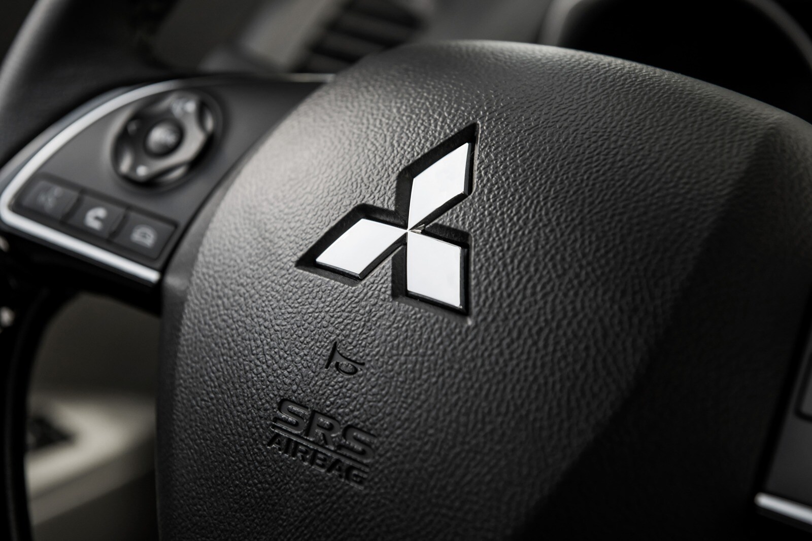 2017 Mitsubishi Outlander interior DETAIL