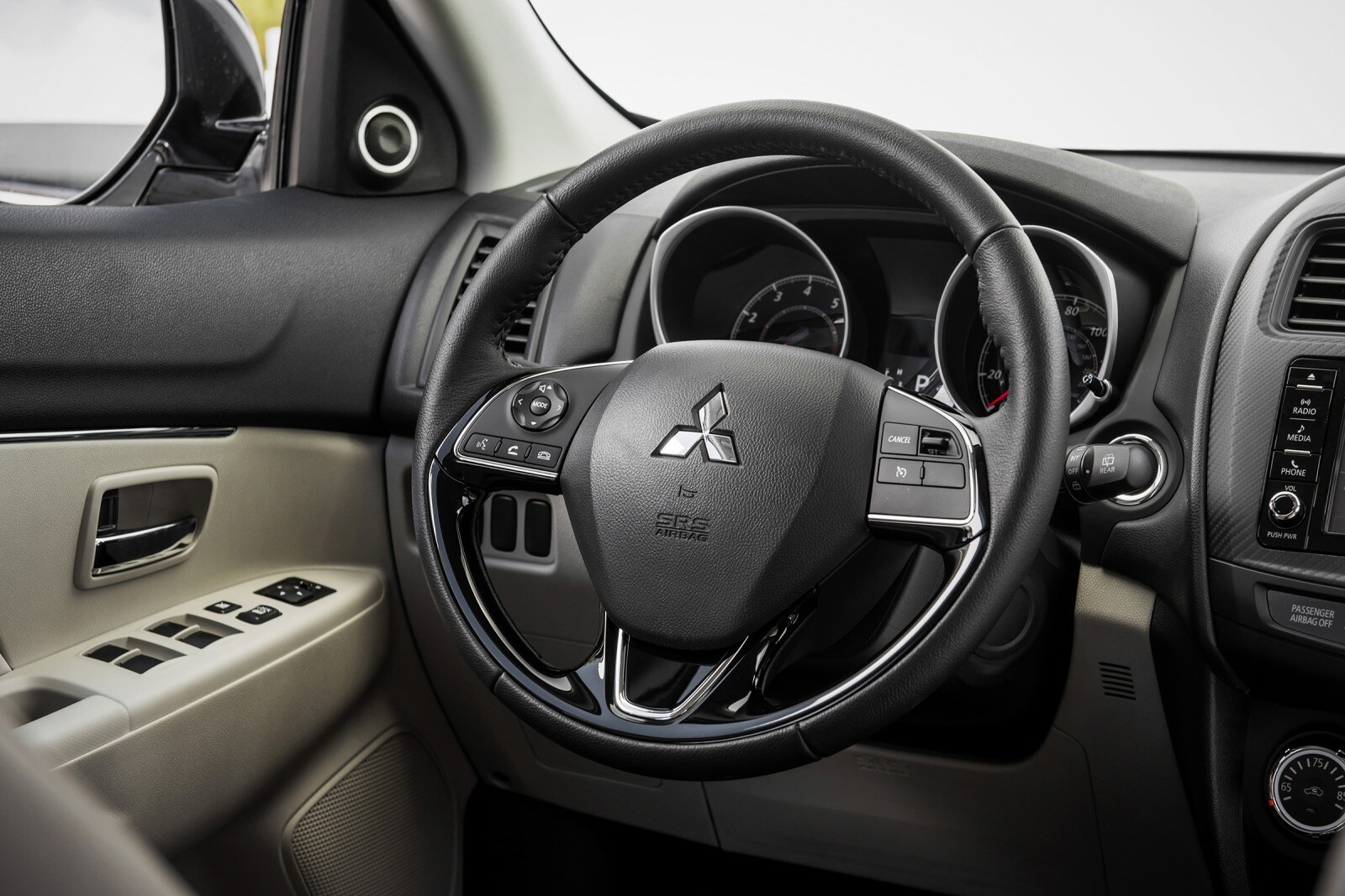 2017 Mitsubishi Outlander interior DETAIL