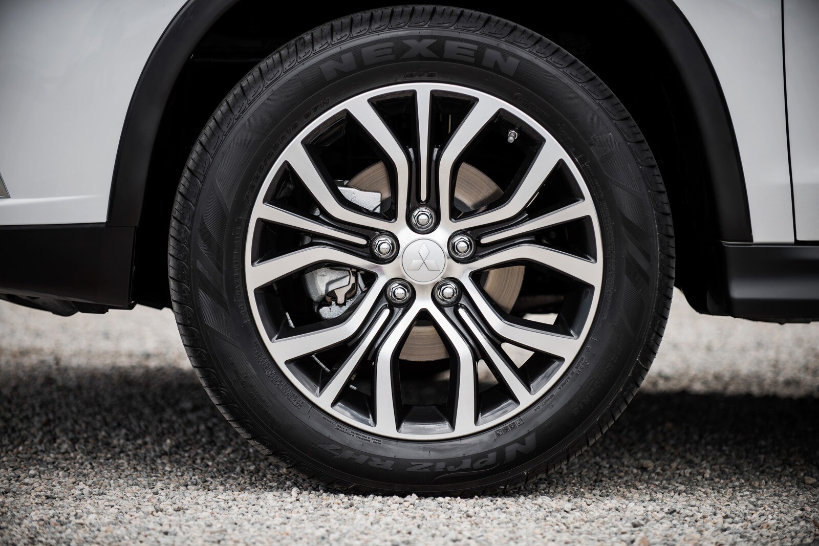 2017 Mitsubishi Outlander exterior W