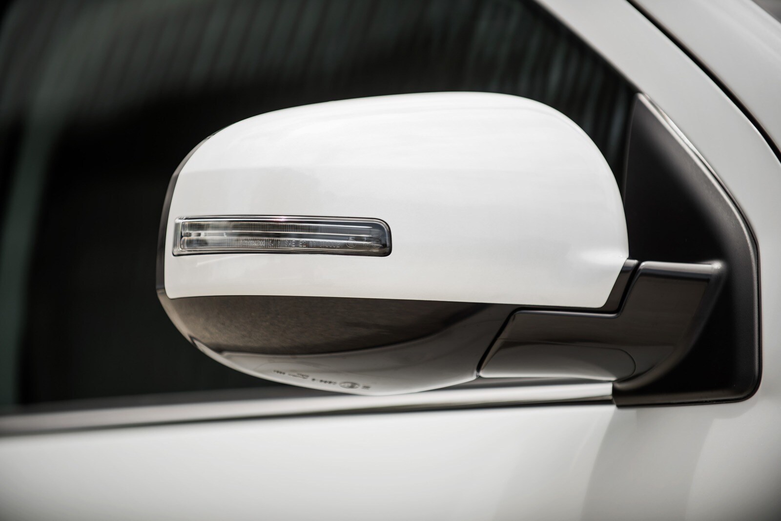 2018 Mitsubishi Outlander exterior EXM