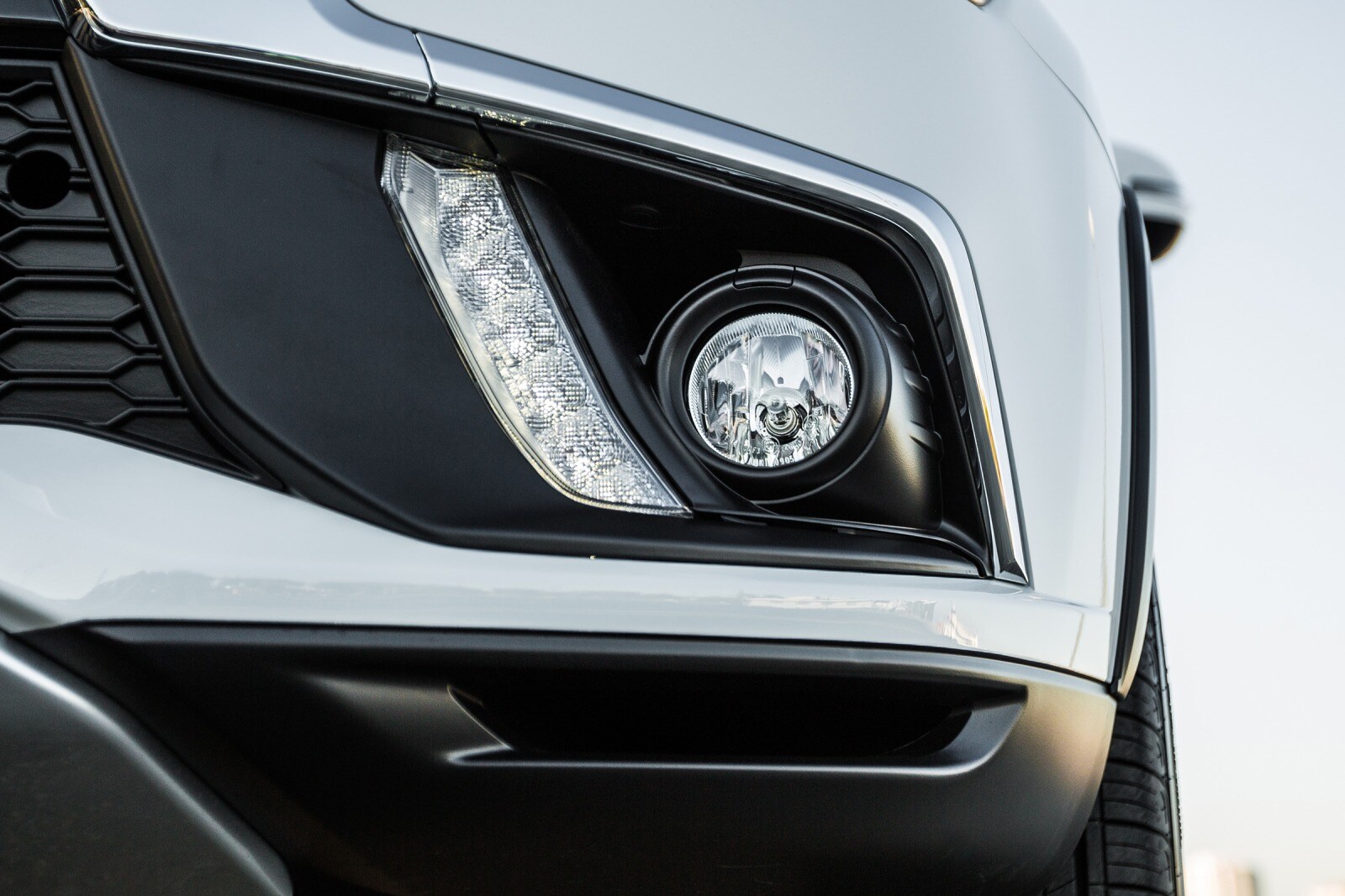 2018 Mitsubishi Outlander exterior FOG