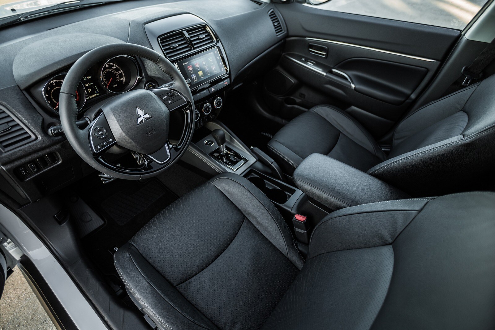 2018 Mitsubishi Outlander interior SWD