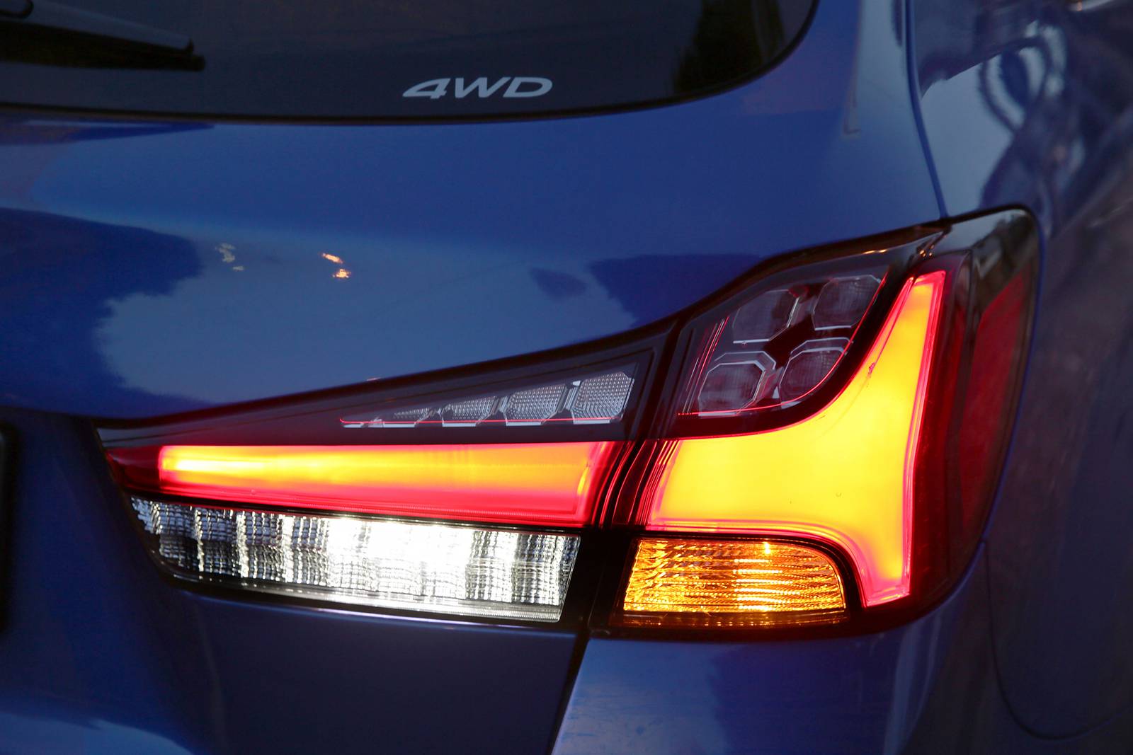 2024 Mitsubishi Outlander front safety EDETAIL