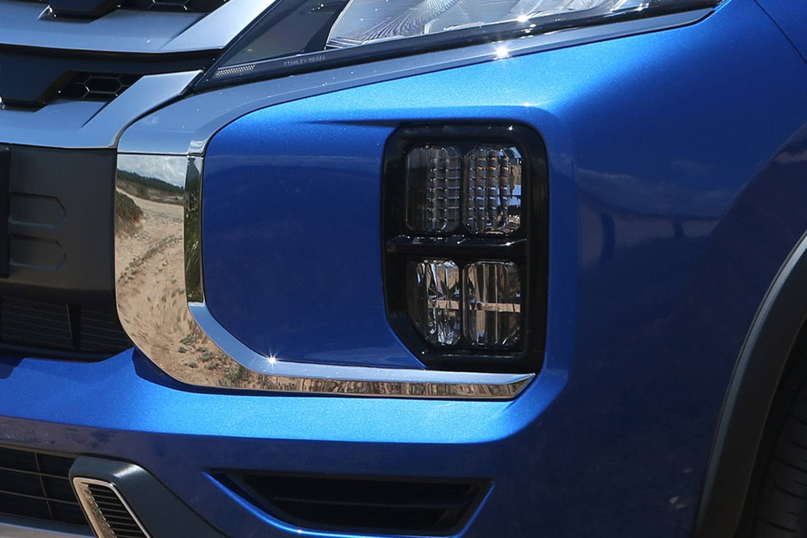 2025 Mitsubishi Outlander exterior FOG