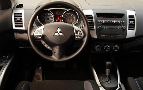 2008 Mitsubishi Outlander front safety D