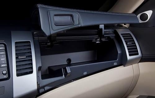 2010 Mitsubishi Outlander front safety DETAIL