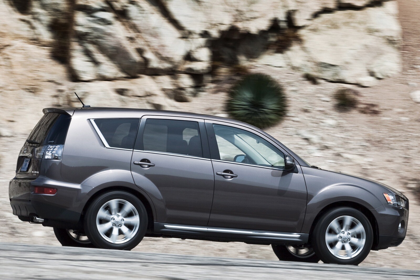 2010 Mitsubishi Outlander exterior EXM