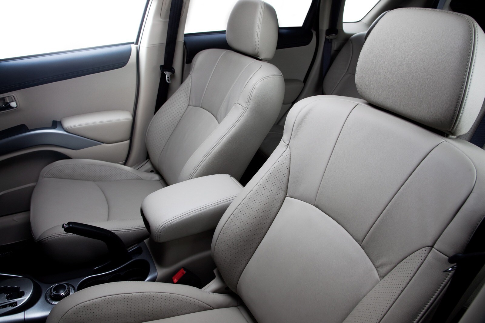 2010 Mitsubishi Outlander interior I
