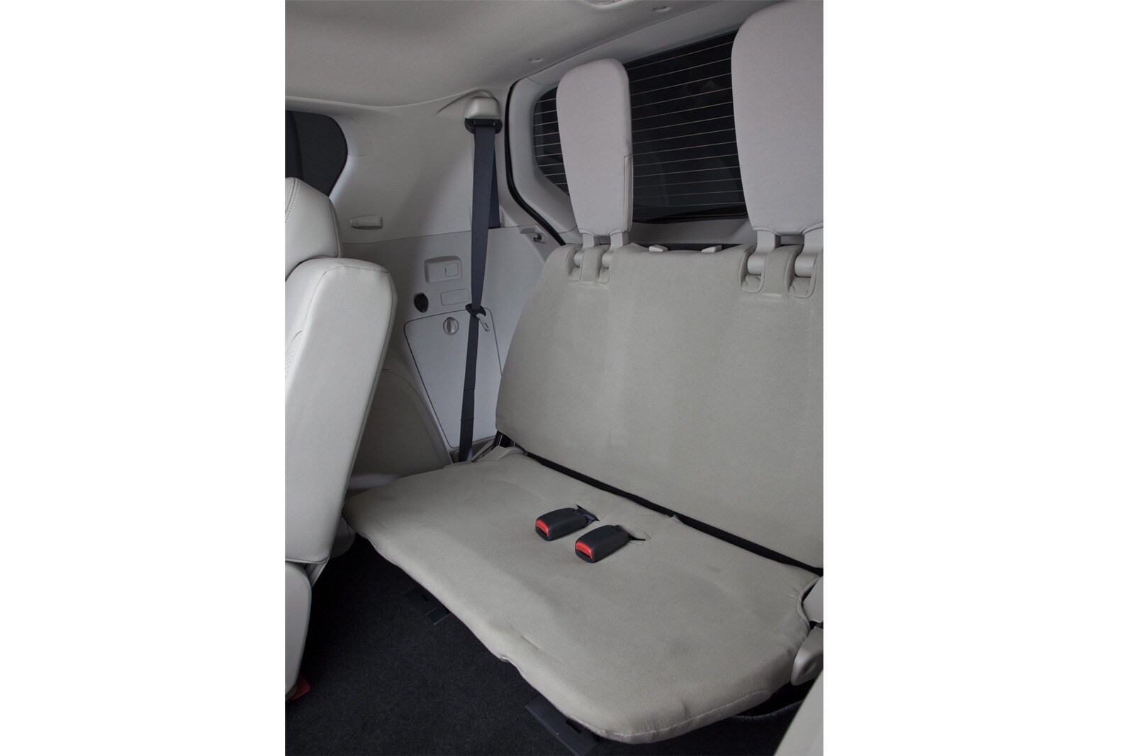 2010 Mitsubishi Outlander interior RI