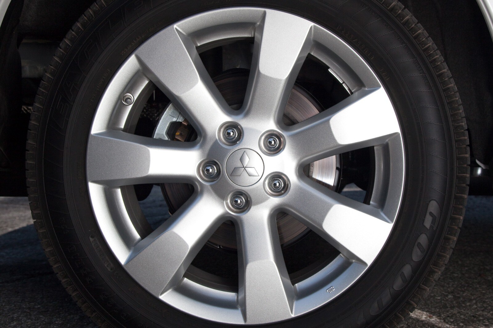 2010 Mitsubishi Outlander exterior W