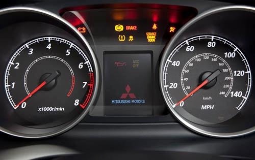 2010 Mitsubishi Outlander interior G