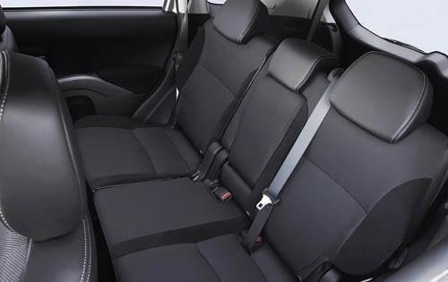 2010 Mitsubishi Outlander interior RI