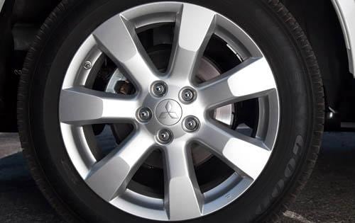 2011 Mitsubishi Outlander exterior W