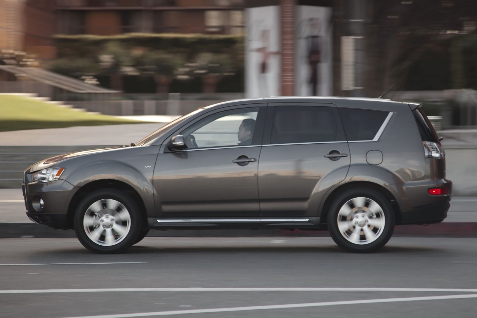 2012 Mitsubishi Outlander exterior F