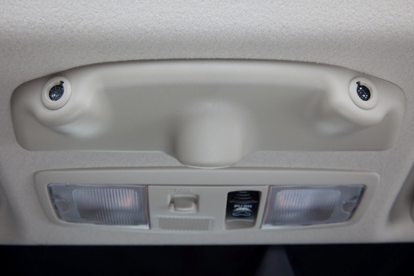 2012 Mitsubishi Outlander interior DETAIL