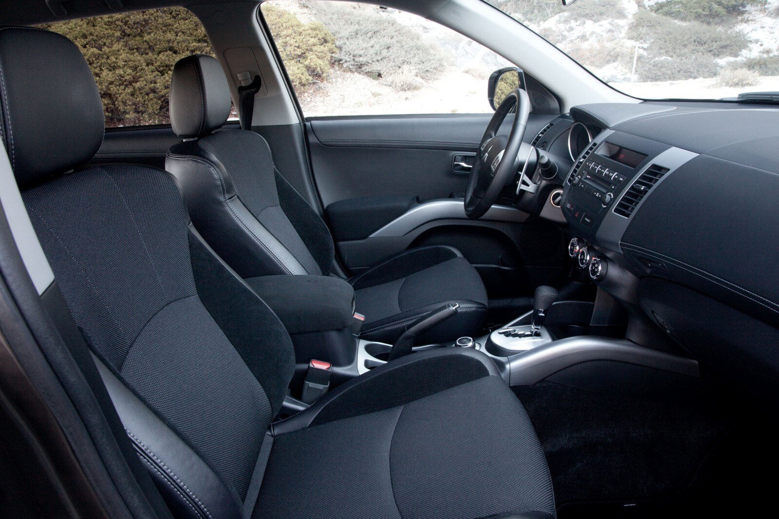 2012 Mitsubishi Outlander interior I