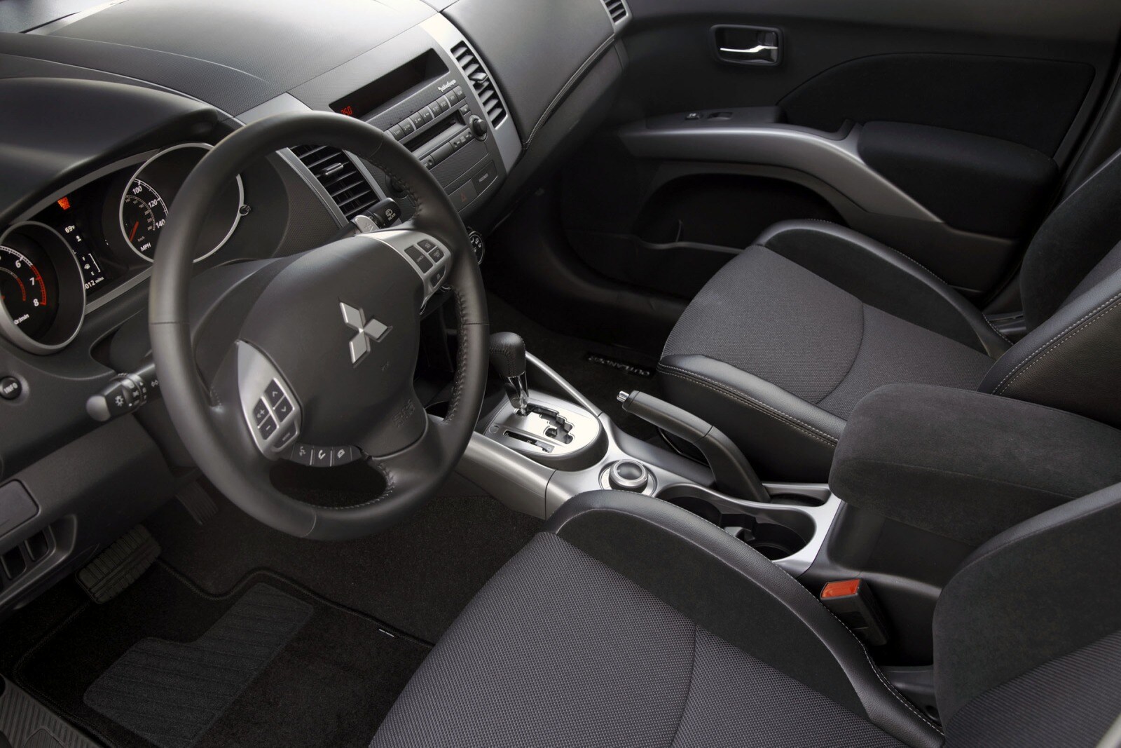 2012 Mitsubishi Outlander interior I