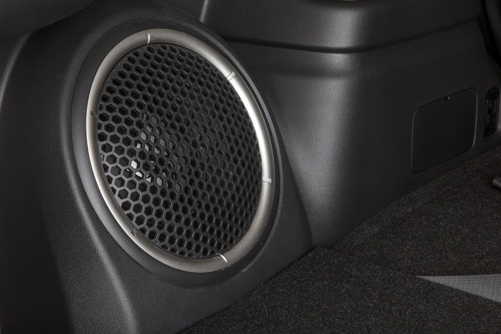 2014 Mitsubishi Outlander front safety DETAIL