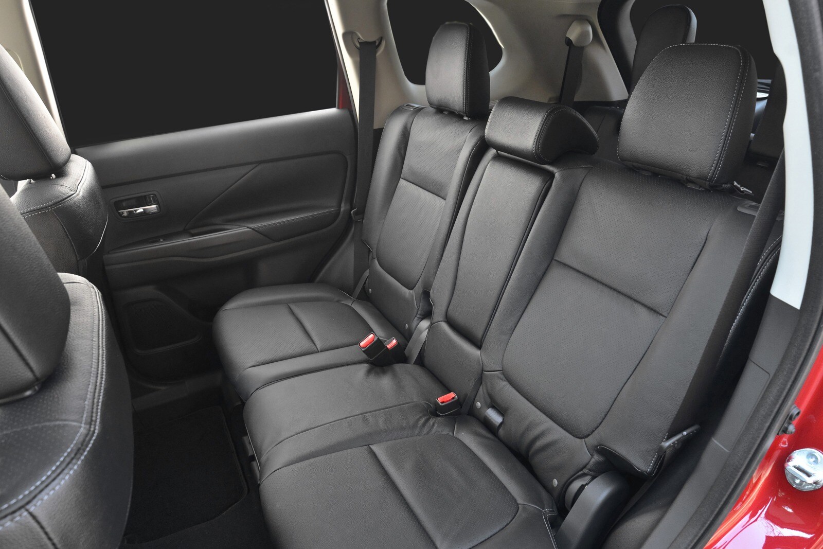 2016 Mitsubishi Outlander interior RI