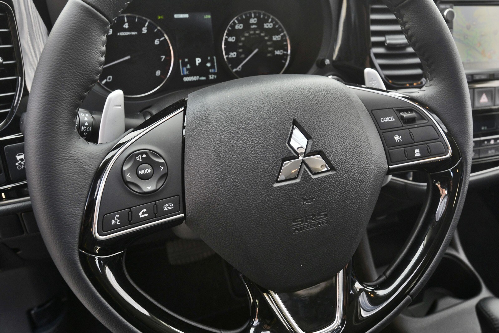 2016 Mitsubishi Outlander interior SWD
