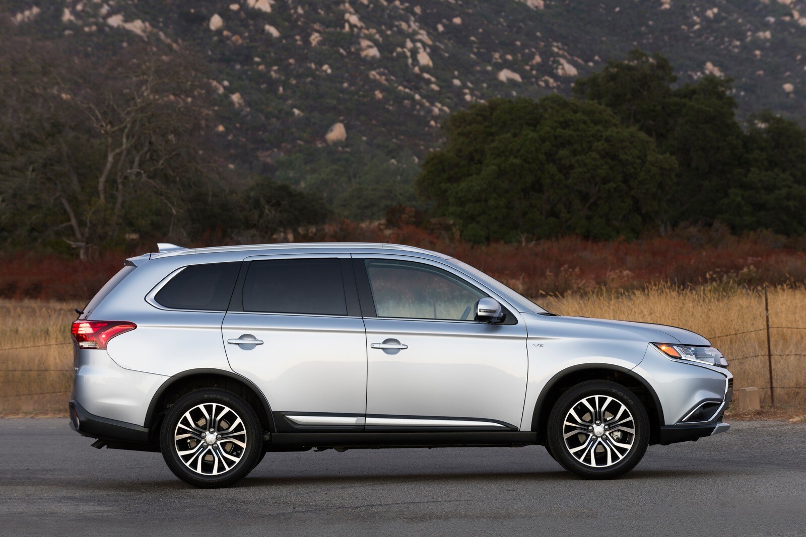 2017 Mitsubishi Outlander exterior S