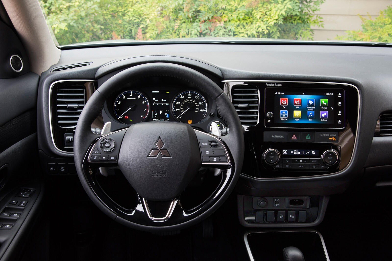 2017 Mitsubishi Outlander interior SWD
