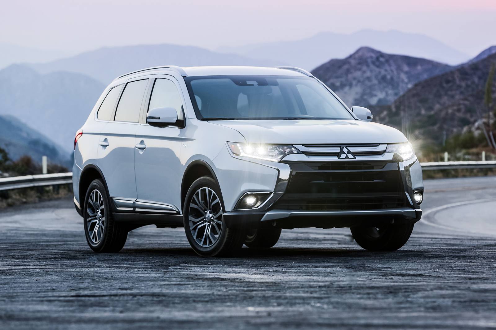 2018 Mitsubishi Outlander exterior FQ