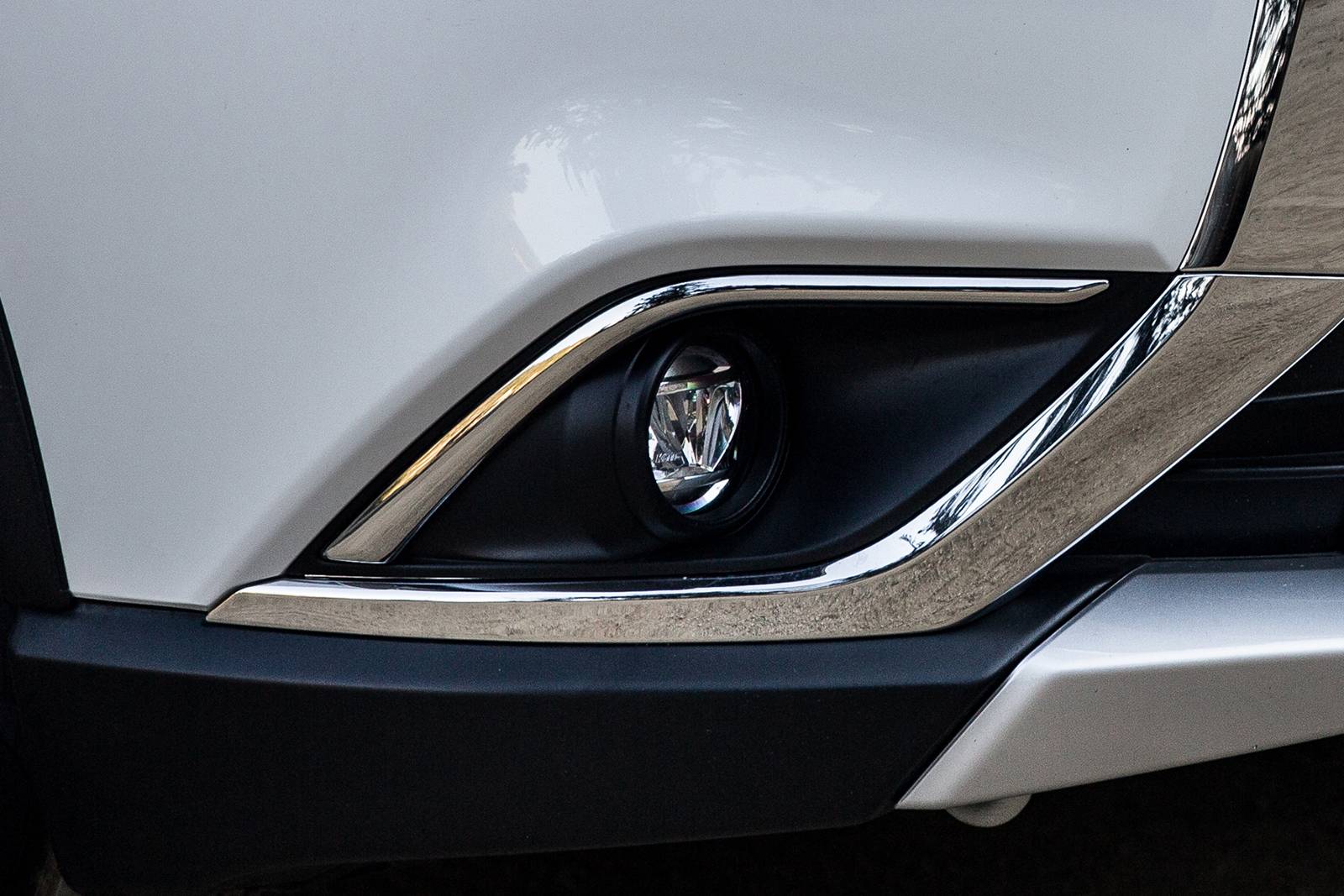 2018 Mitsubishi Outlander exterior FOG