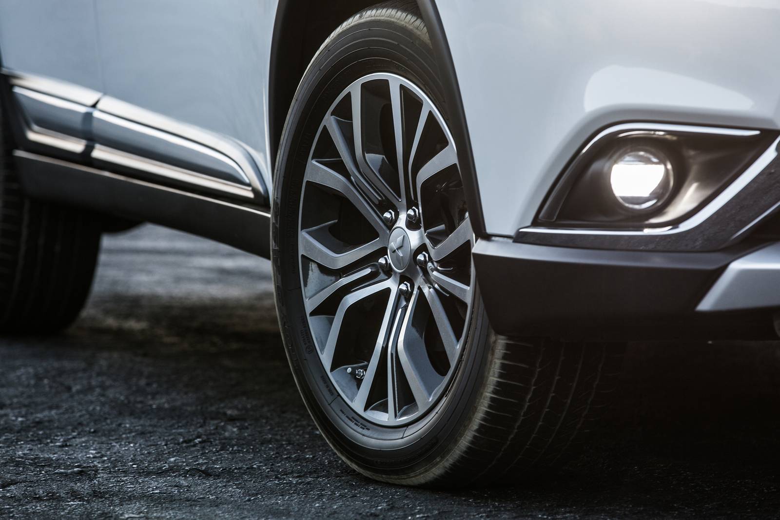 2018 Mitsubishi Outlander exterior W