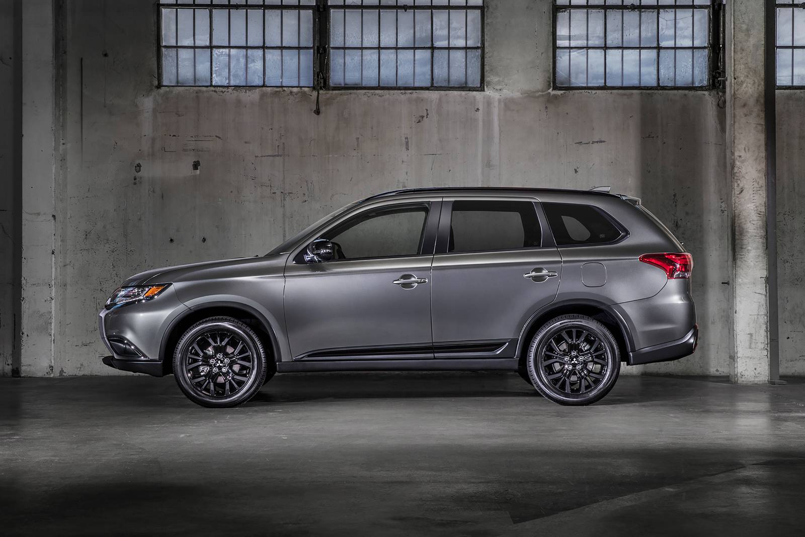 2019 Mitsubishi Outlander exterior S