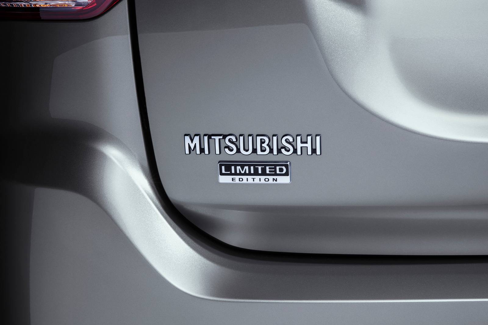 2019 Mitsubishi Outlander exterior RBDG