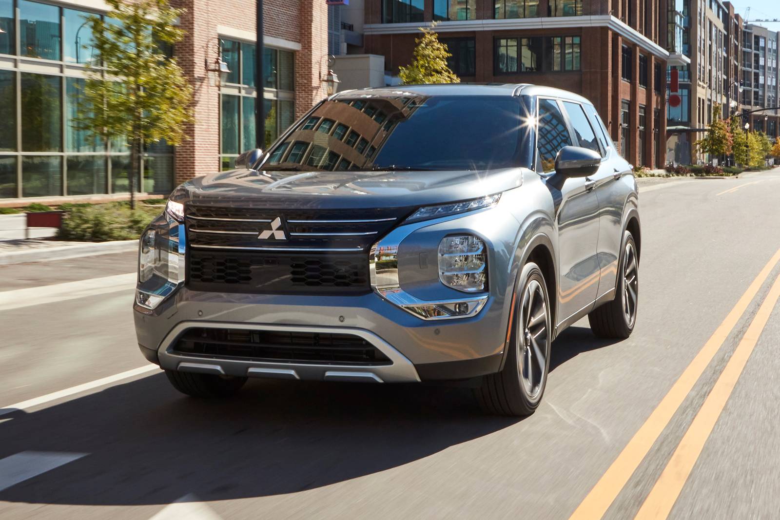 2022 Mitsubishi Outlander exterior FQ