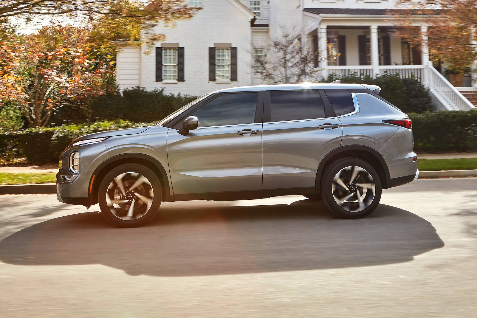 2022 Mitsubishi Outlander exterior S