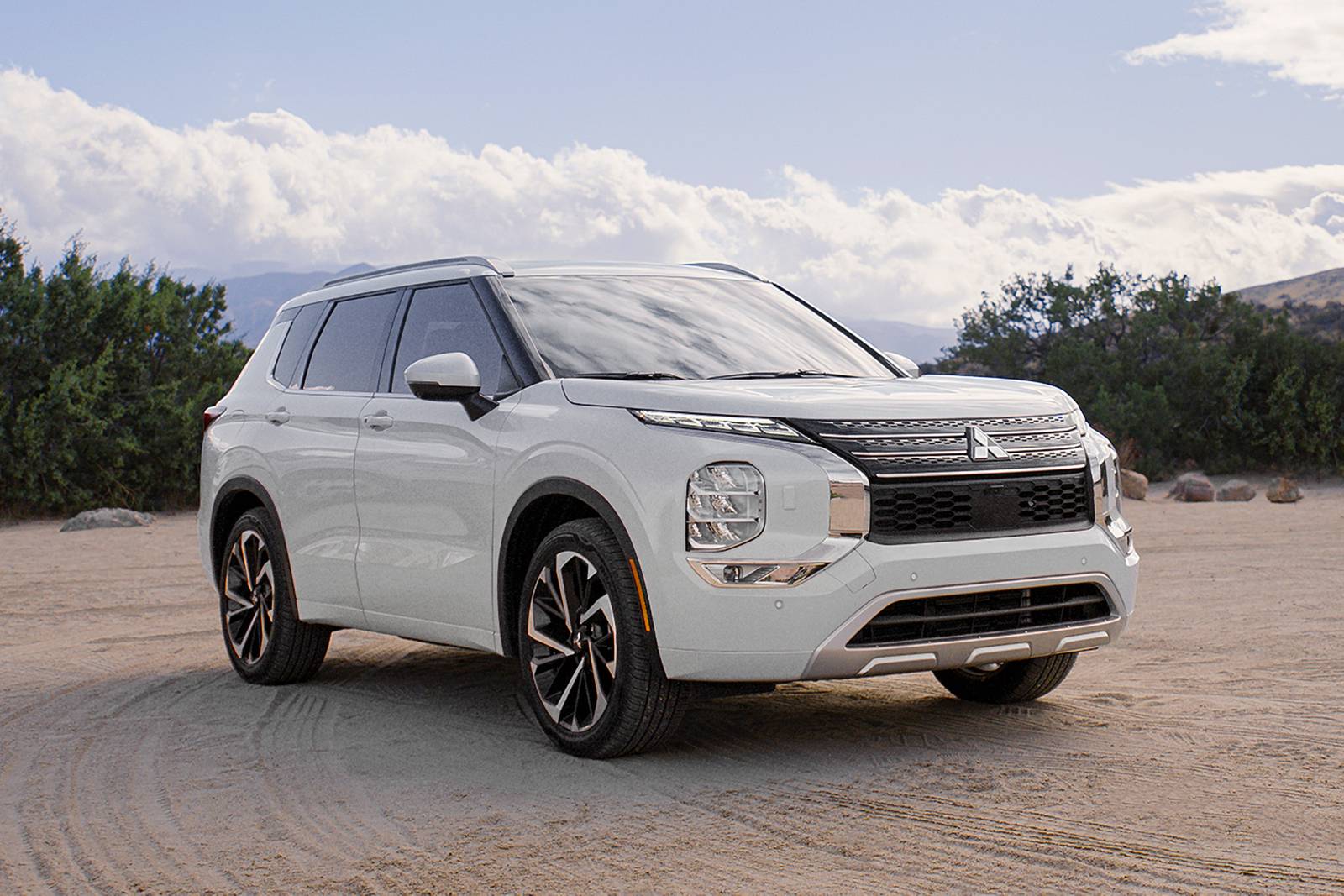 2022 Mitsubishi Outlander exterior FQ