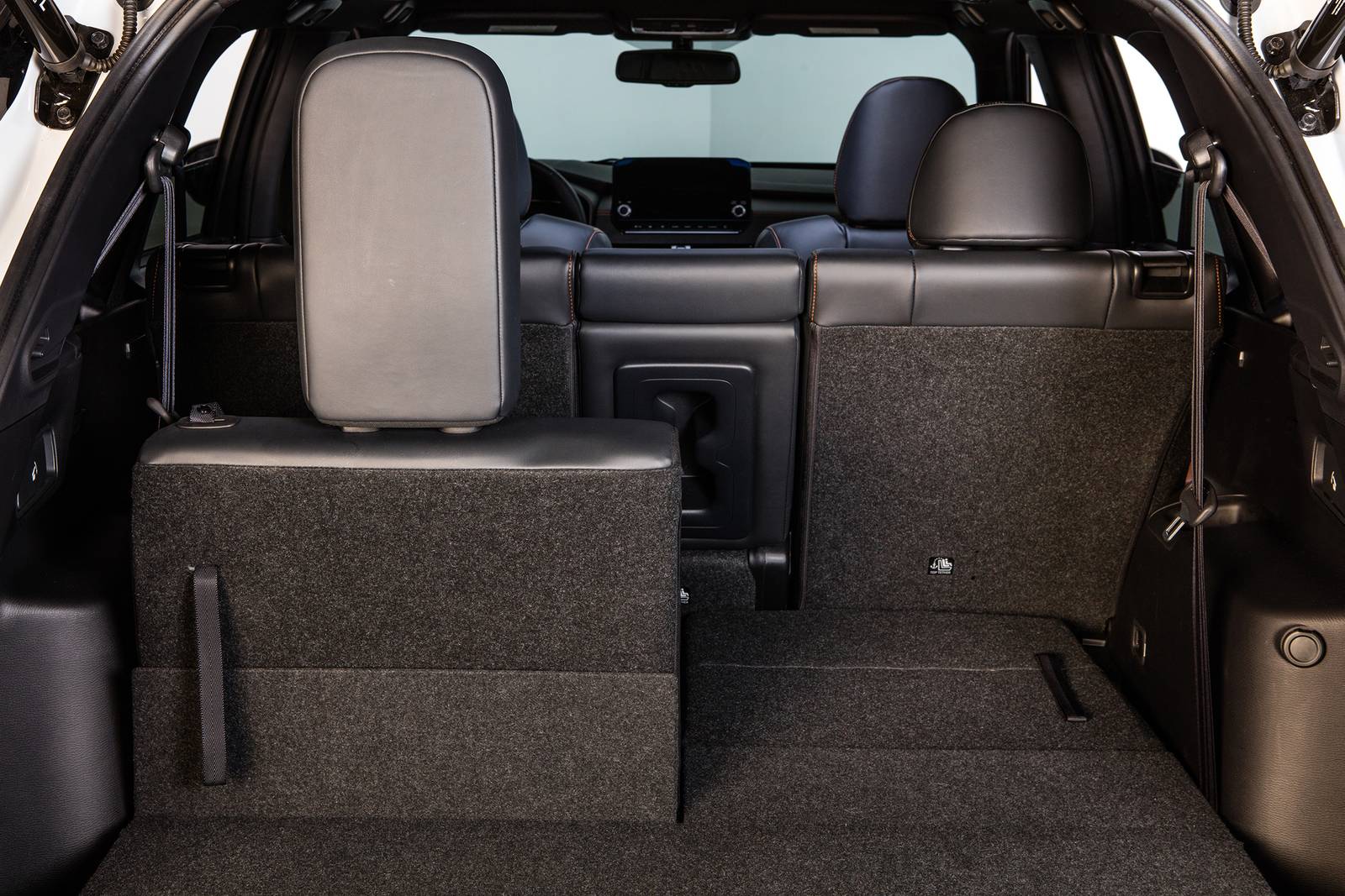 2022 Mitsubishi Outlander interior RSD