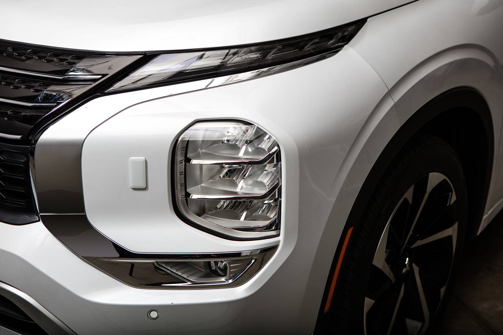 2023 Mitsubishi Outlander exterior EDETAIL