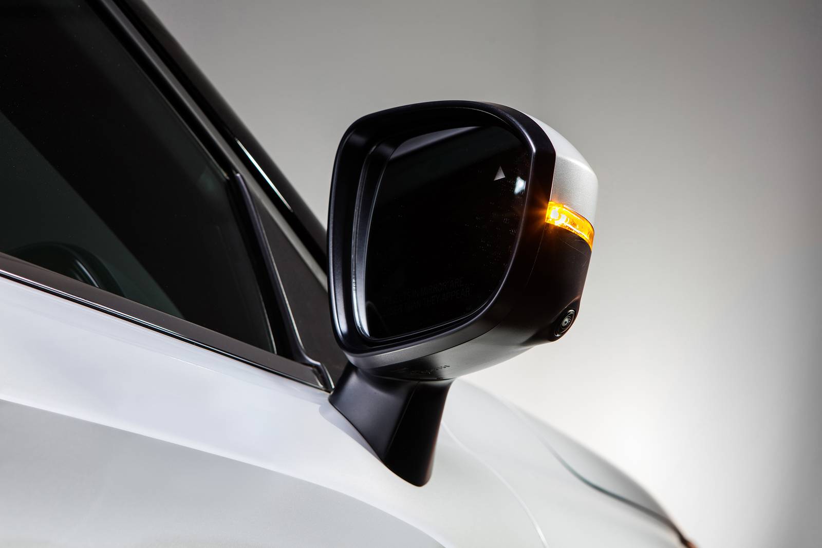 2023 Mitsubishi Outlander exterior EXM