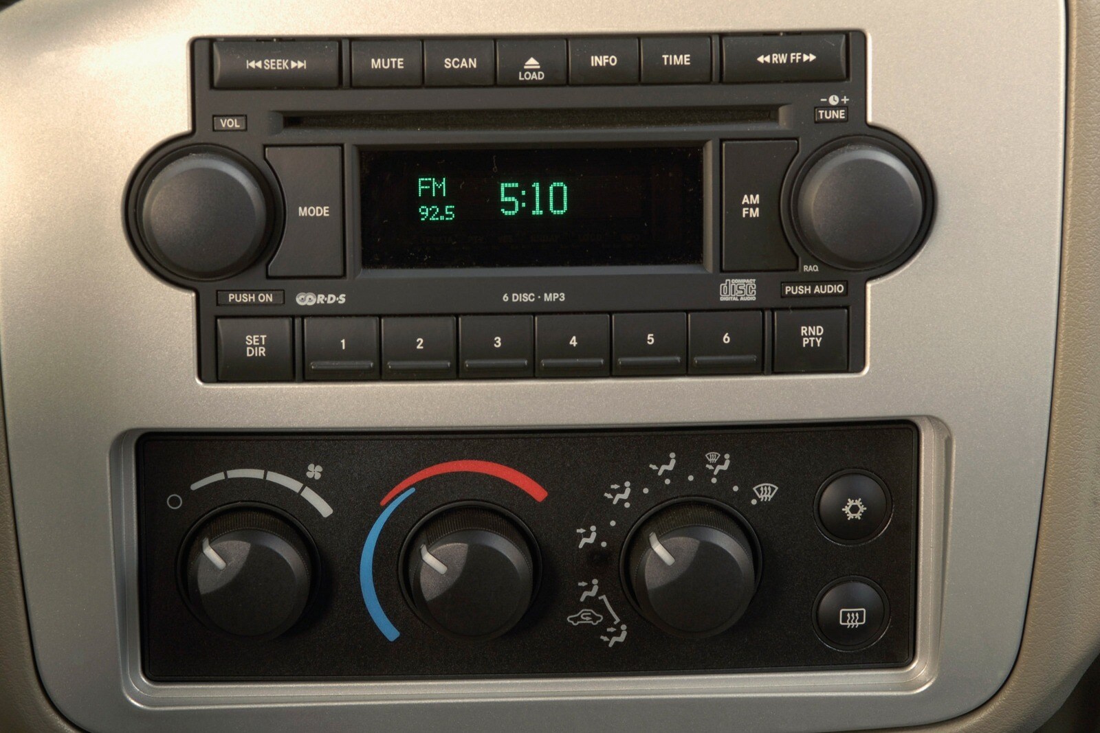 2007 Mitsubishi Raider interior CC